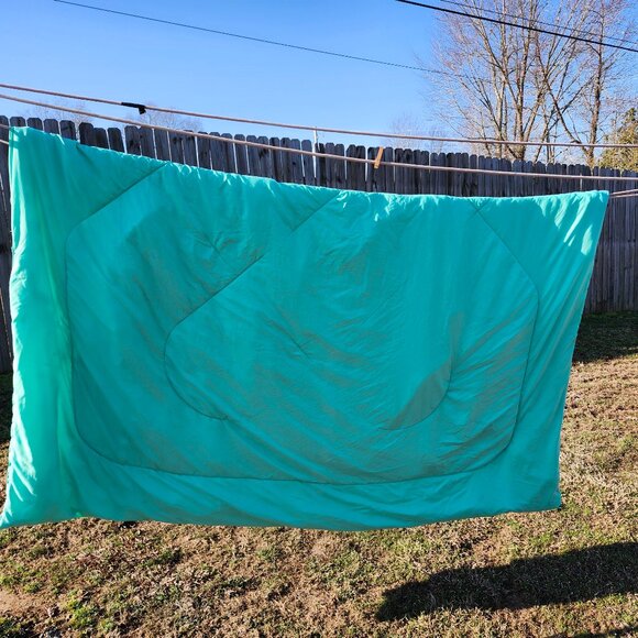 King/queen size comforter with matching pillow shams and bedskirt - Picture 3 of 15